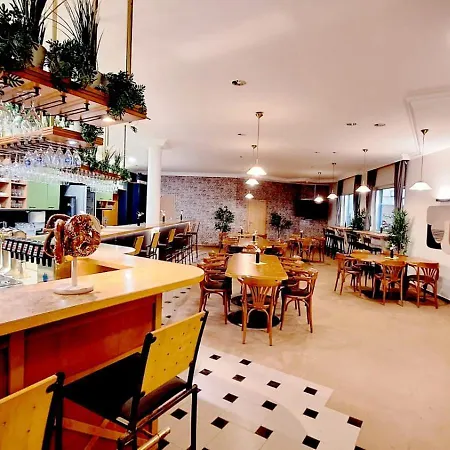 Rauchkuchl Centercourt Hotel 3*