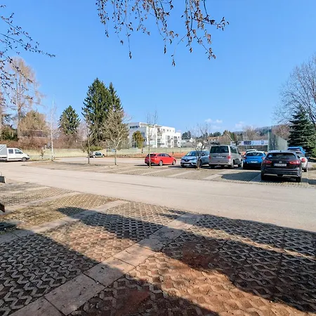 ホテル Rauchkuchl Centercourt 3*