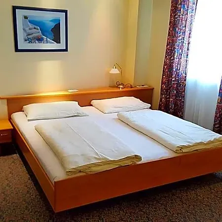 Rauchkuchl Centercourt Hotell 3*